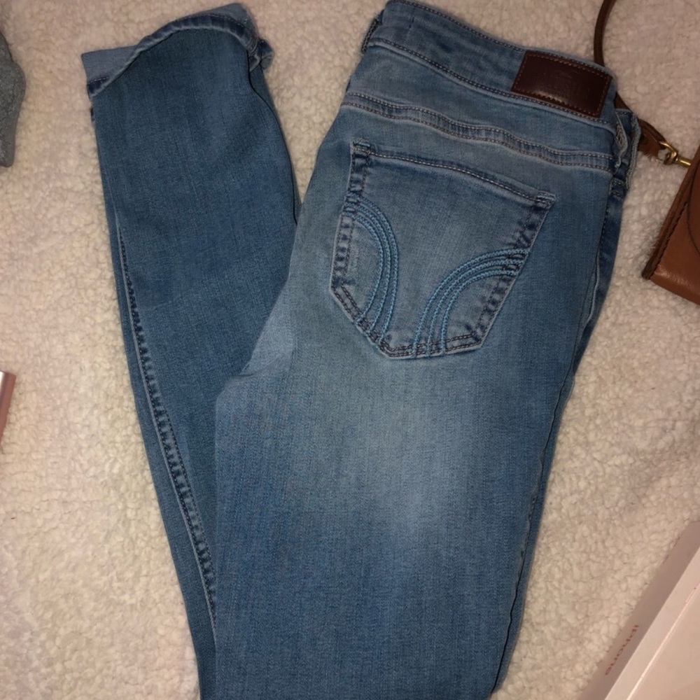 light washed & distressed hollister jeans 3R